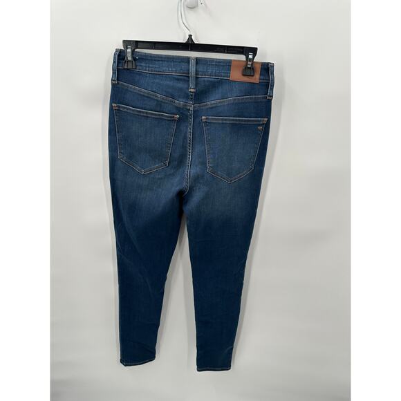 MADEWELL Curvy High-Rise Skinny Jeans in Danny Wash: TENCEL™ Denim // 27 - Picture 10 of 13